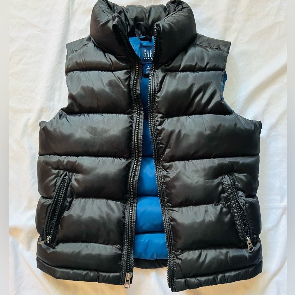 EUC GAP black puffer vest-size 6/7 or (S/M)